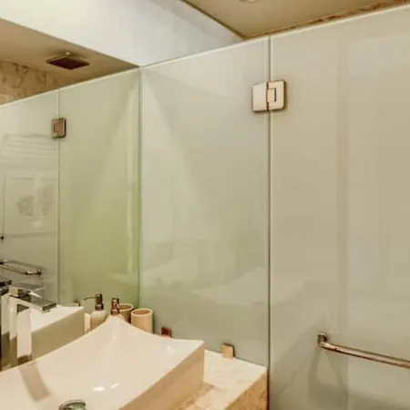 Apartment Beautiful With Rooftop Pool And Fitness Area *