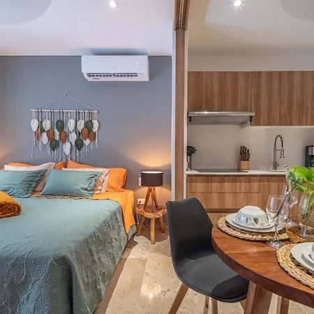 Holiday home King With Private Balcony, Rooftop Pool, Gym
