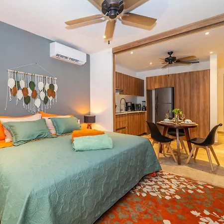 Holiday home King With Private Balcony, Rooftop Pool, Gym