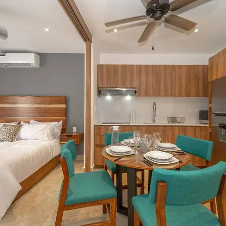 King With Balcony, Gym And Rooftop Pool Holiday home