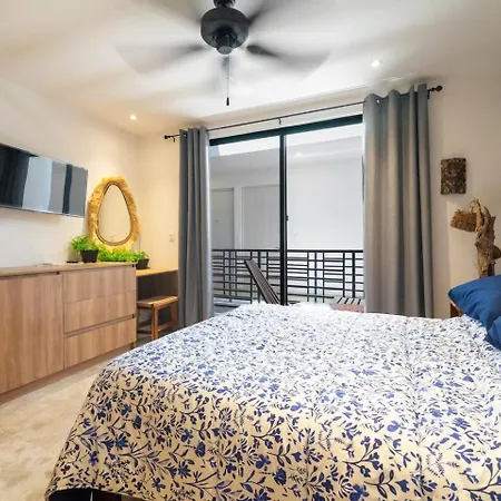 King With Private Balcony, Gym And Rooftop Pool Holiday home