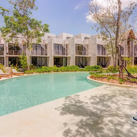 Holiday home Chic Suite, Private Plunge Pool, Pool, Gym Onsite