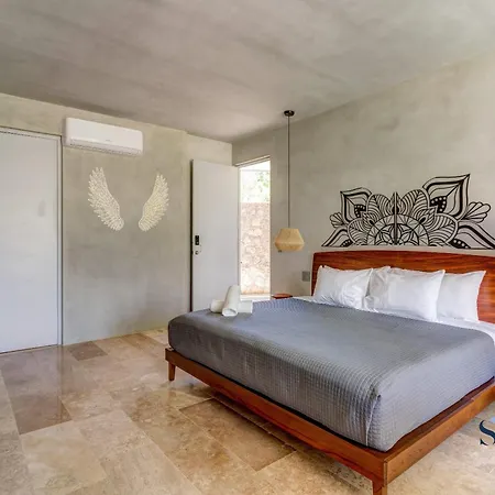 Holiday home Chic Suite, Private Plunge Pool, Pool, Gym Onsite *