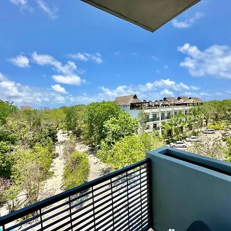 Cozy With Balcony And Rooftop Pool In *