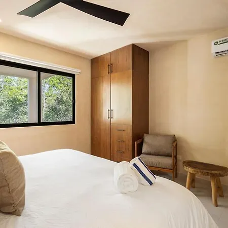 Apartment Brand New Lux 4 Bed 2 Pools!