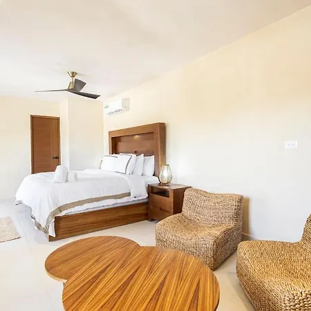 Apartment Brand New Lux 4 Bed 2 Pools! *