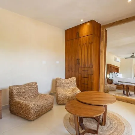 Brand New Lux 4 Bed 2 Pools! Apartment *