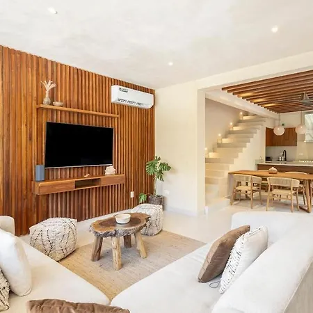 Brand New Lux 4 Bed 2 Pools!