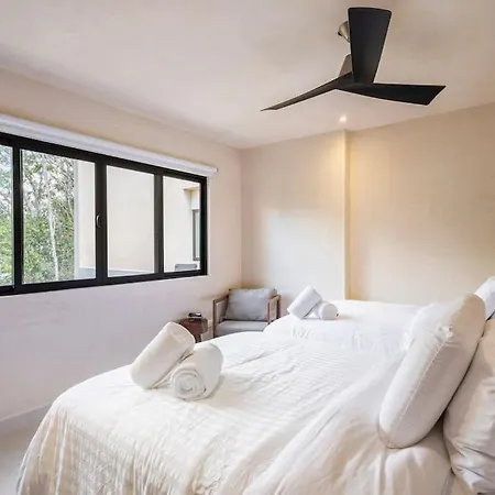 Brand New Lux 4 Bed 2 Pools! Apartment