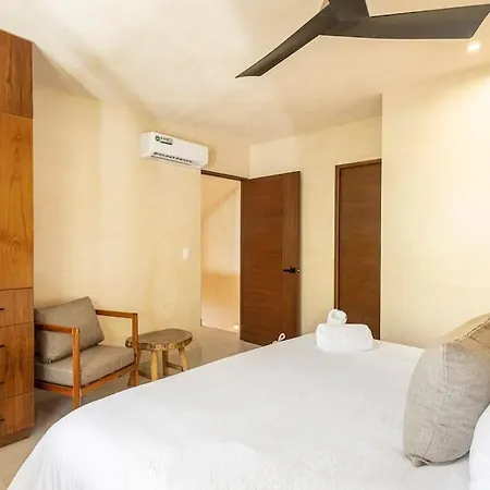 Brand New Lux 4 Bed 2 Pools! Apartment *