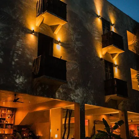 Botanica Hotel *