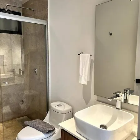 Super Comfortable With Office Space! Apartamento