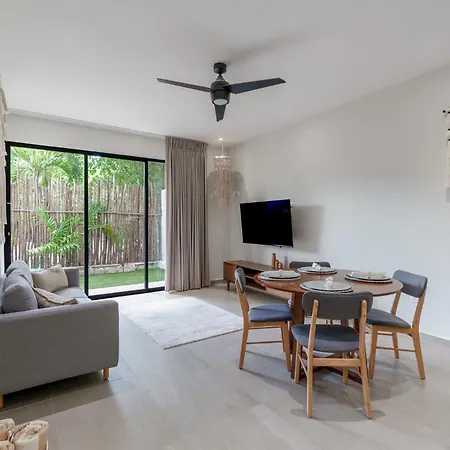 Downtown Penthouse With Private Pool, Rooftop Pool And Gym, Short Distance From Beaches, Restaurants & Nightlife Apartment