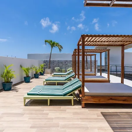 Downtown Penthouse With Private Pool, Rooftop Pool And Gym, Short Distance From Beaches, Restaurants & Nightlife Apartment