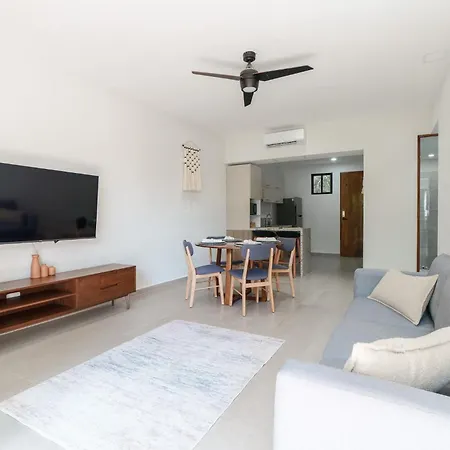 Apartment Downtown Penthouse With Private Pool, Rooftop Pool And Gym, Short Distance From Beaches, Restaurants & Nightlife