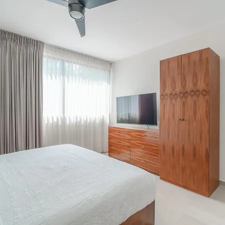 Apartment Downtown Penthouse With Private Pool, Rooftop Pool And Gym, Short Distance From Beaches, Restaurants & Nightlife