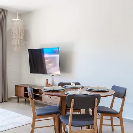 Apartment Downtown Penthouse With Private Pool, Rooftop Pool And Gym, Short Distance From Beaches, Restaurants & Nightlife