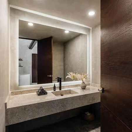 Mar Y Miel Noir Modern Apartment Tulum