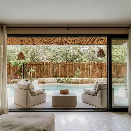 Itza Jungle Queen Swim Up With Club Access Holiday home Tulum