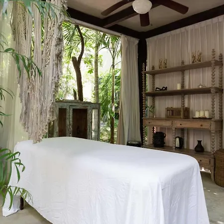 Arthouse Iconic Club Access Holiday home