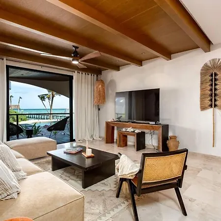 Luxury Beachfront Getaway Tankah Bay *
