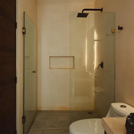 Apartment Premium 2br Retreat With Private Rooftop Pool And Hot Tub In