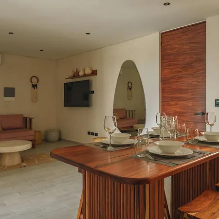 Premium 2br Retreat With Private Rooftop Pool And Hot Tub In Apartment