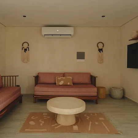 Apartment Premium 2br Retreat With Private Rooftop Pool And Hot Tub In *