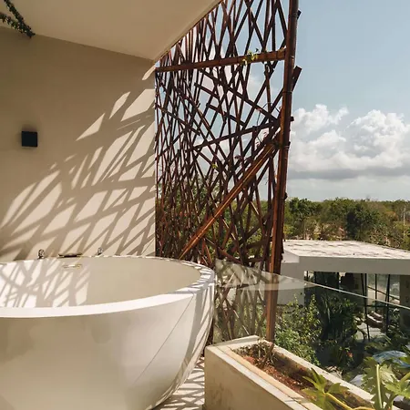 Apartment Premium 2br Retreat With Private Rooftop Pool And Hot Tub In