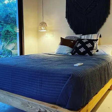 Charming Jungle Villa *