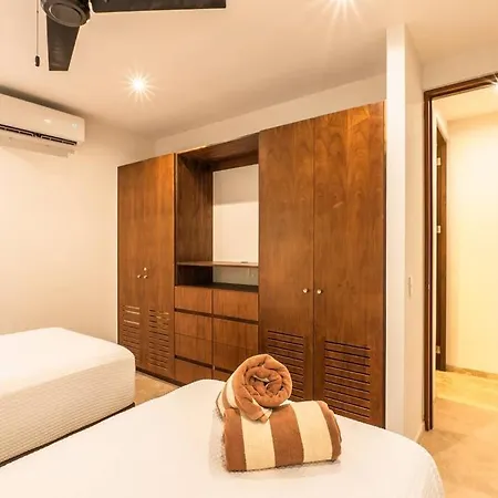 New 2 Bedroom 2 Badrooms Pool Front Concierge Apartment