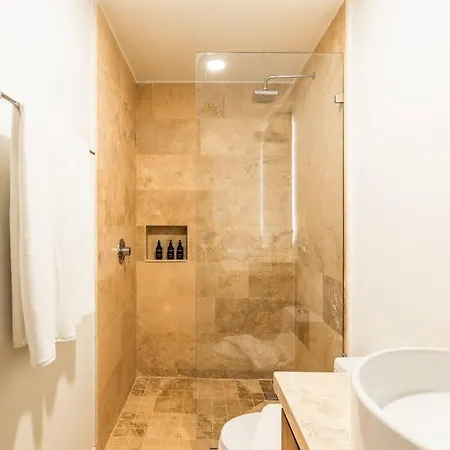 New 2 Bedroom 2 Badrooms Pool Front Concierge Apartment *