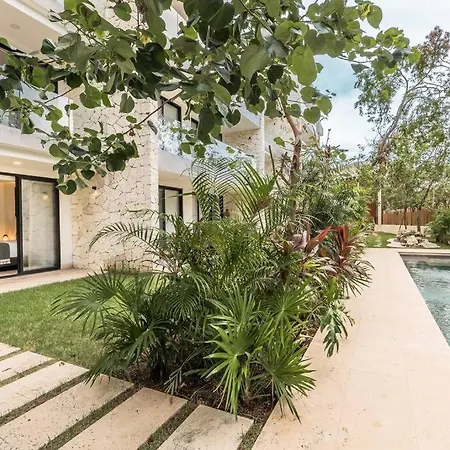 New 2 Bedroom 2 Badrooms Pool Front Concierge Apartment