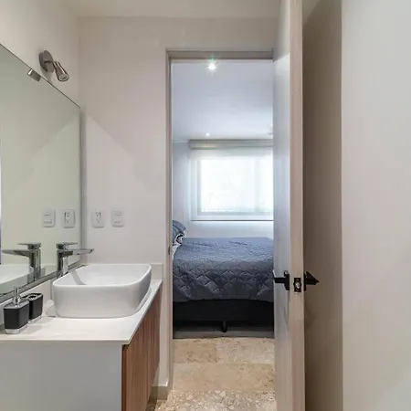 2 Bd With Swim Up Pool, Gym *
