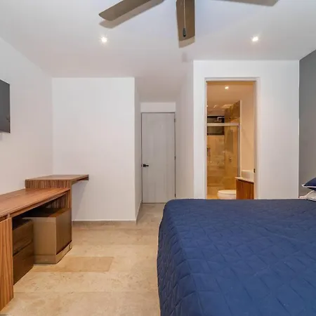 2 Bd With Swim Up Pool, Gym