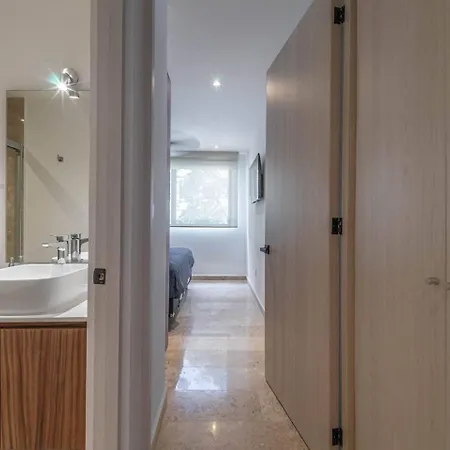 2 Bd With Swim Up Pool, Gym Holiday home *