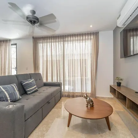 2 Bd With Swim Up Pool, Gym