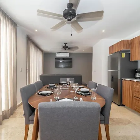 Holiday home 2 Bd With Swim Up Pool, Gym *
