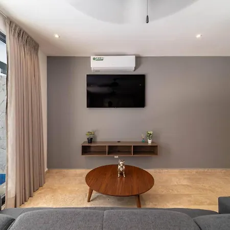 2 Bd With Swim Up Pool, Gym