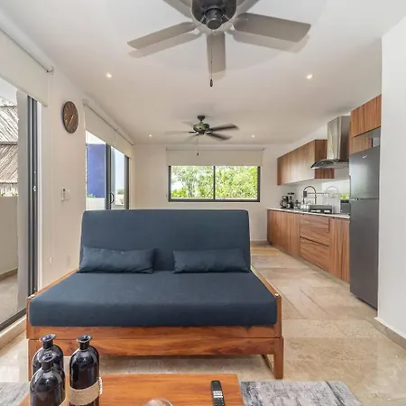 Holiday home 2 Bd With Private Balcony, Rooftop Pool, Gym *
