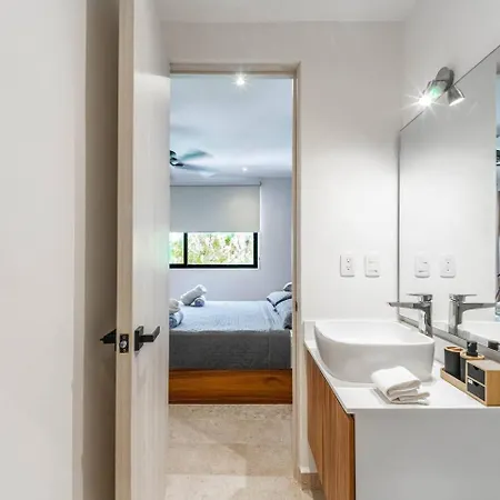 2 Bd With Private Balcony, Rooftop Pool, Gym