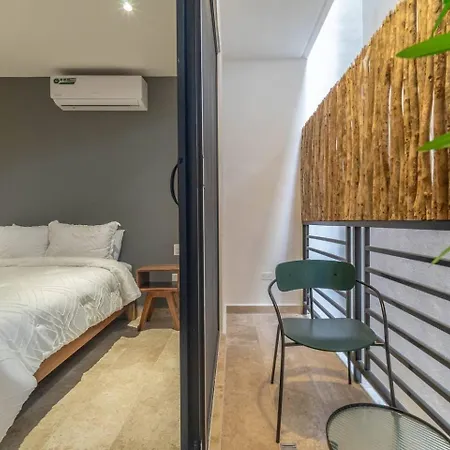 King With Balcony, Gym, Rooftop Pool At Lik Zama Holiday home *