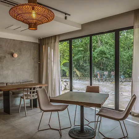 Stylish Ph With Private Pool-gym-superstore *