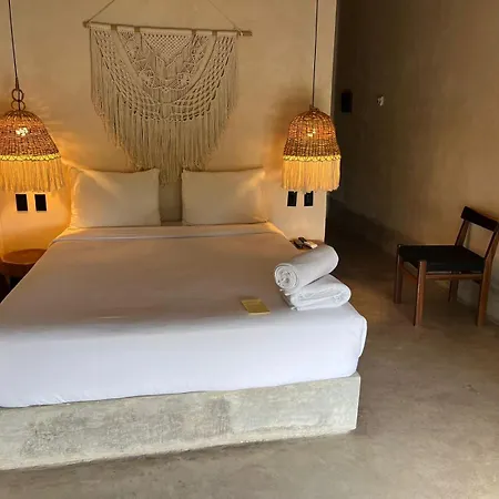 Cute And Cozy With Rooftop Pool