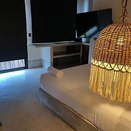 Cute And Cozy With Rooftop Pool Apartment *