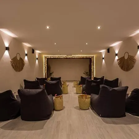 Cozy With A King Size Bed Apartment
