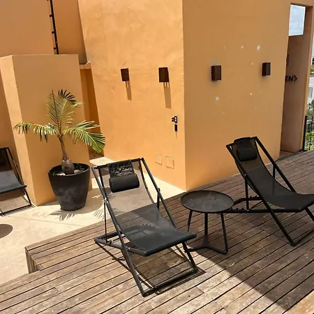Cute And Cozy With Rooftop Pool Apartment *