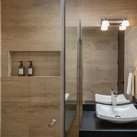 Holiday home Unwind | Private Balcony & Rooftop Pools | Casago *