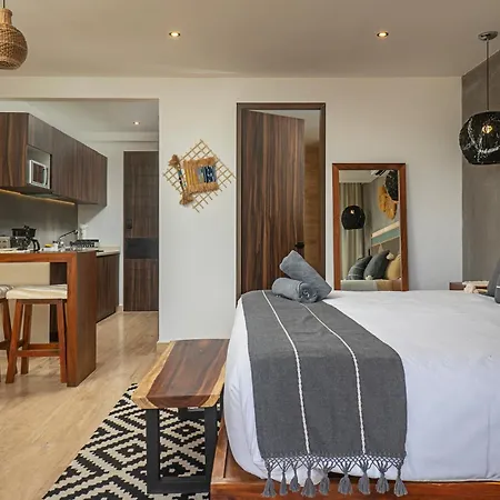 Unwind | Private Balcony & Rooftop Pools | Casago Holiday home *