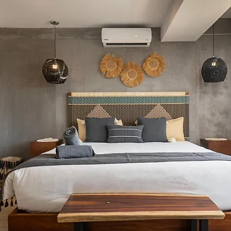 Unwind | Private Balcony & Rooftop Pools | Casago Holiday home